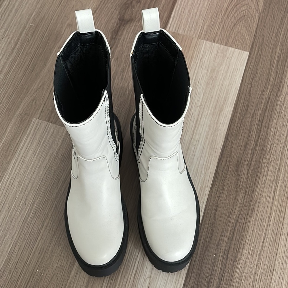 WHITE BOOTS - Picture 4 of 5